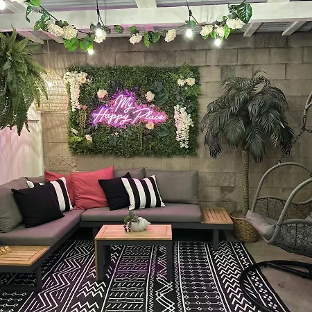 Private Patio 5 Min Walk To Beach And Restaurants